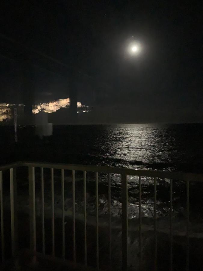 Ocean Beach ซาโลเบรญา ภายนอก รูปภาพ